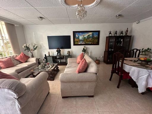 Casa en venta Cundinamarca Bogotá Quinta Paredes 273 m2 Habitaciones 3 Baños 3 Garajes 1 Precio $1200000000