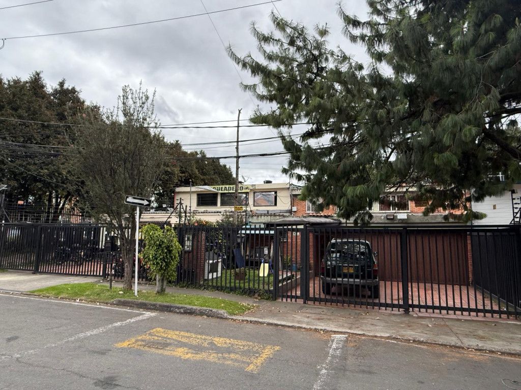 Casa en venta Cundinamarca Bogotá Polo Club 624 m2 Habitaciones 5 Baños 4 Garajes 4 Precio $3100000000