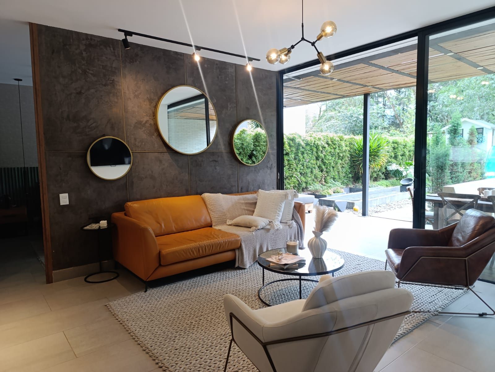 Apartamento en arriendo Antioquia Medellín Jardines 80 m2 Habitaciones 2 Baños 2 Garajes 1 Precio $14600000