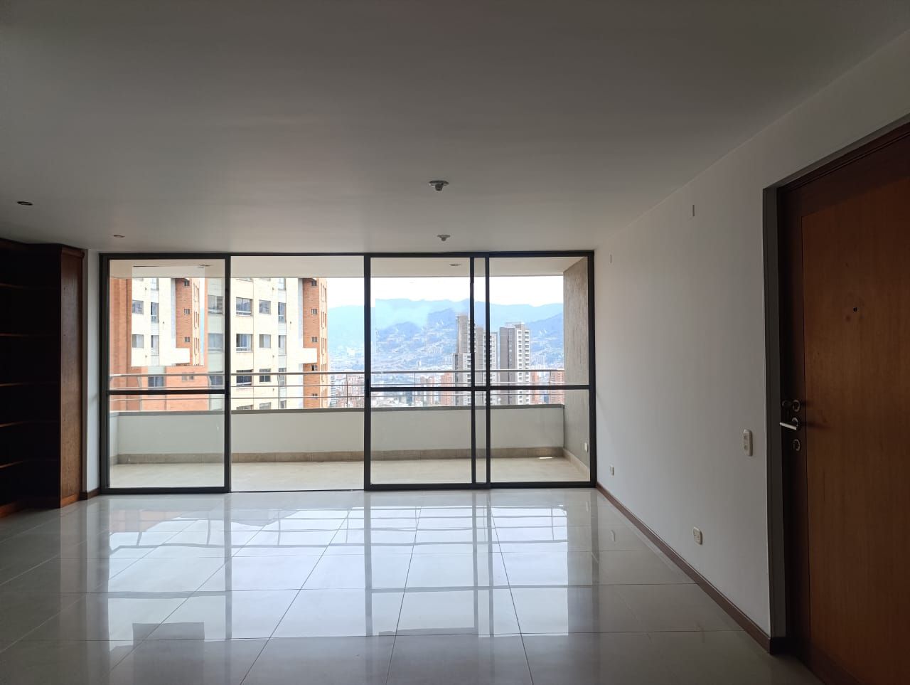 Apartamento en arriendo Antioquia Medellín La Florida 111 m2 Habitaciones 3 Baños 2 Garajes 2 Precio $5600000