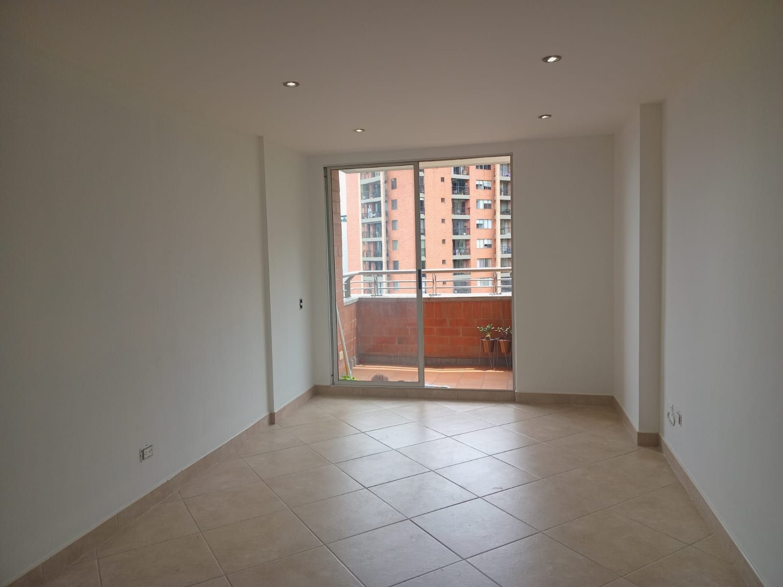 Apartamento en arriendo Antioquia Medellín Castropol 16 m2 Habitaciones 2 Baños 2 Garajes 1 Precio $3100000