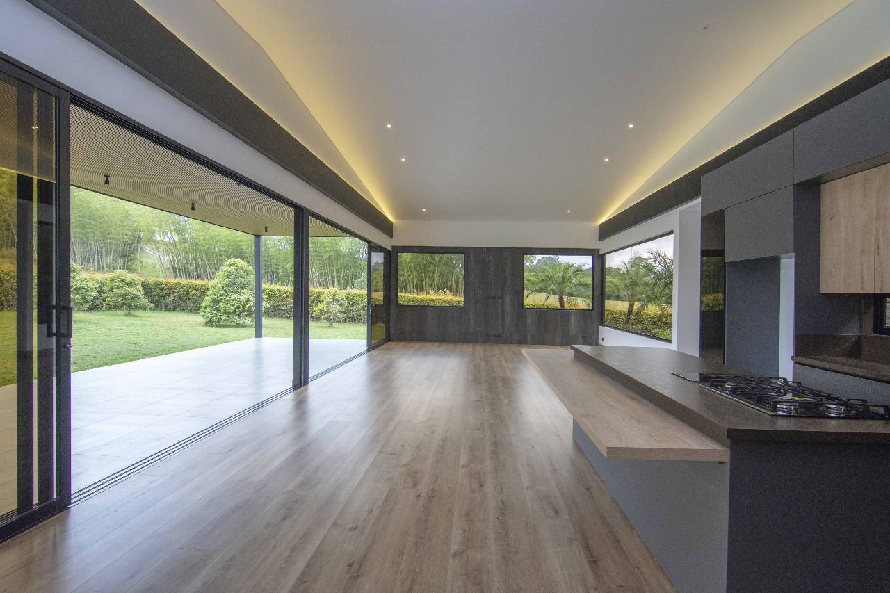 Casa en arriendo o venta Antioquia Rionegro Ub Pietra Santa Et Iv 2800 m2 Habitaciones 4 Baños 5 Garajes 2 Precio venta $4550000000 Precio arriendo $26000000