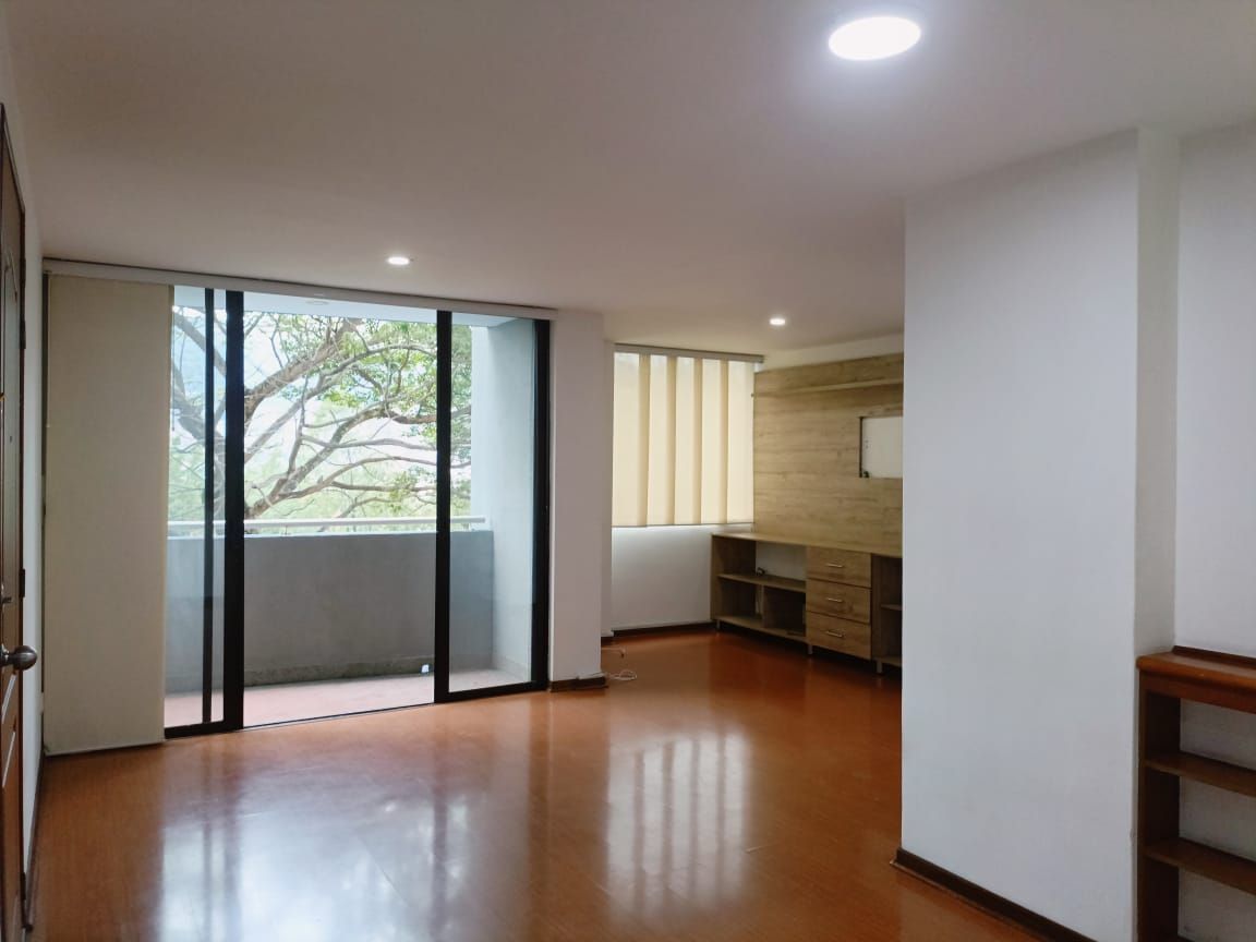 Apartamento en arriendo Antioquia Medellín Loma De Los Bernal 80 m2 Habitaciones 2 Baños 2 Garajes 1 Precio $2700000