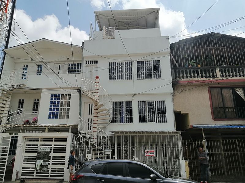 Apartamento en arriendo Valle Del Cauca Cali Cañaverales Los Samanes 228 m2 Habitaciones 4 Baños 2 Garajes 1 Precio $1350000