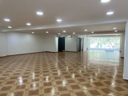 Local en arriendo Antioquia Envigado Jardines 200 m2 Habitaciones 0 Baños 2 Garajes 1 Precio $6900000