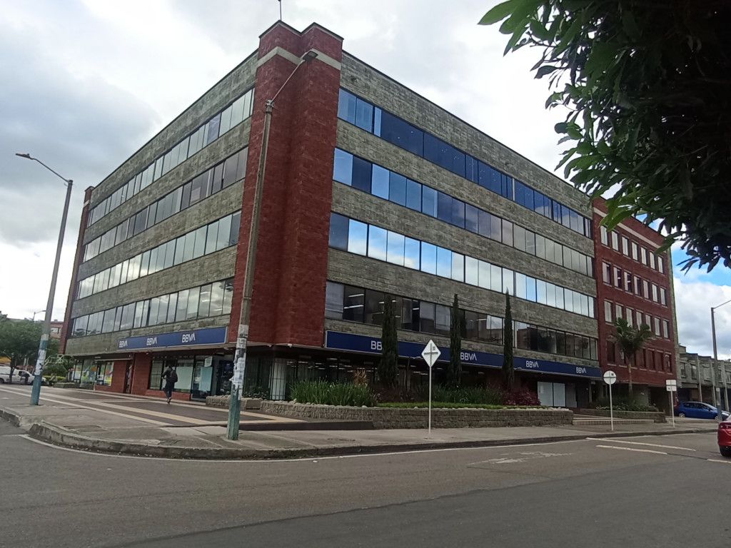 Oficina en arriendo Cundinamarca Bogotá Julio Florez 244 m2 Habitaciones 0 Baños 2 Garajes 12 Precio $12716000