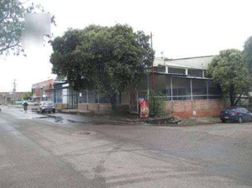 Local en arriendo o venta Huila Neiva Nn 1200 m2 Habitaciones 0 Baños 1 Garajes 8 Precio venta $2200000000 Precio arriendo $15000000