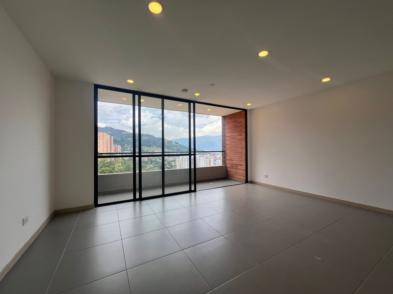 Apartamento en arriendo Antioquia Envigado Uribe Ángel 113 m2 Habitaciones 3 Baños 3 Garajes 2 Precio $6250000
