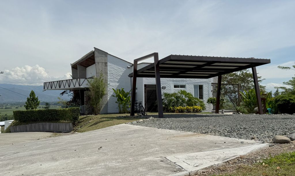 Casa en venta Valle Del Cauca Tuluá Tuluá 300 m2 Habitaciones 3 Baños 4 Garajes 6 Precio $1300000000