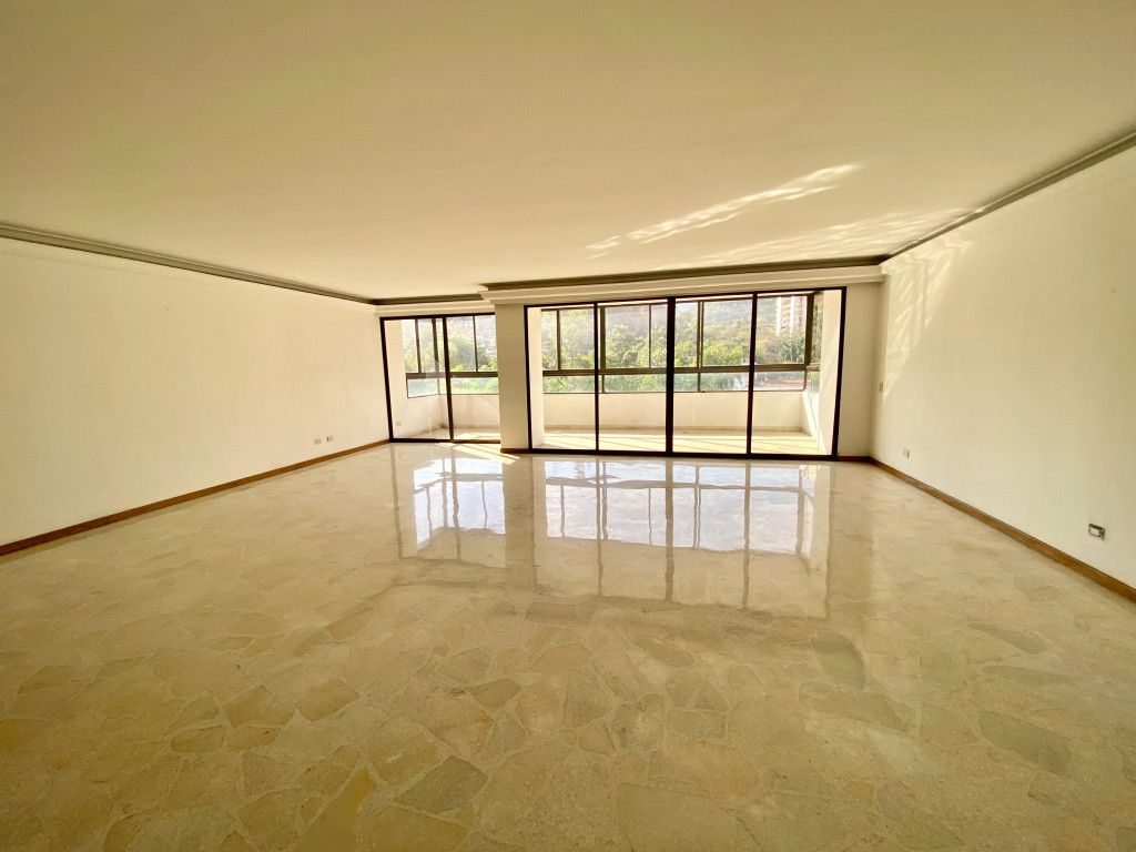 Apartamento en venta Valle Del Cauca Cali Santa Rita 303 m2 Habitaciones 3 Baños 5 Garajes 3 Precio $890000000