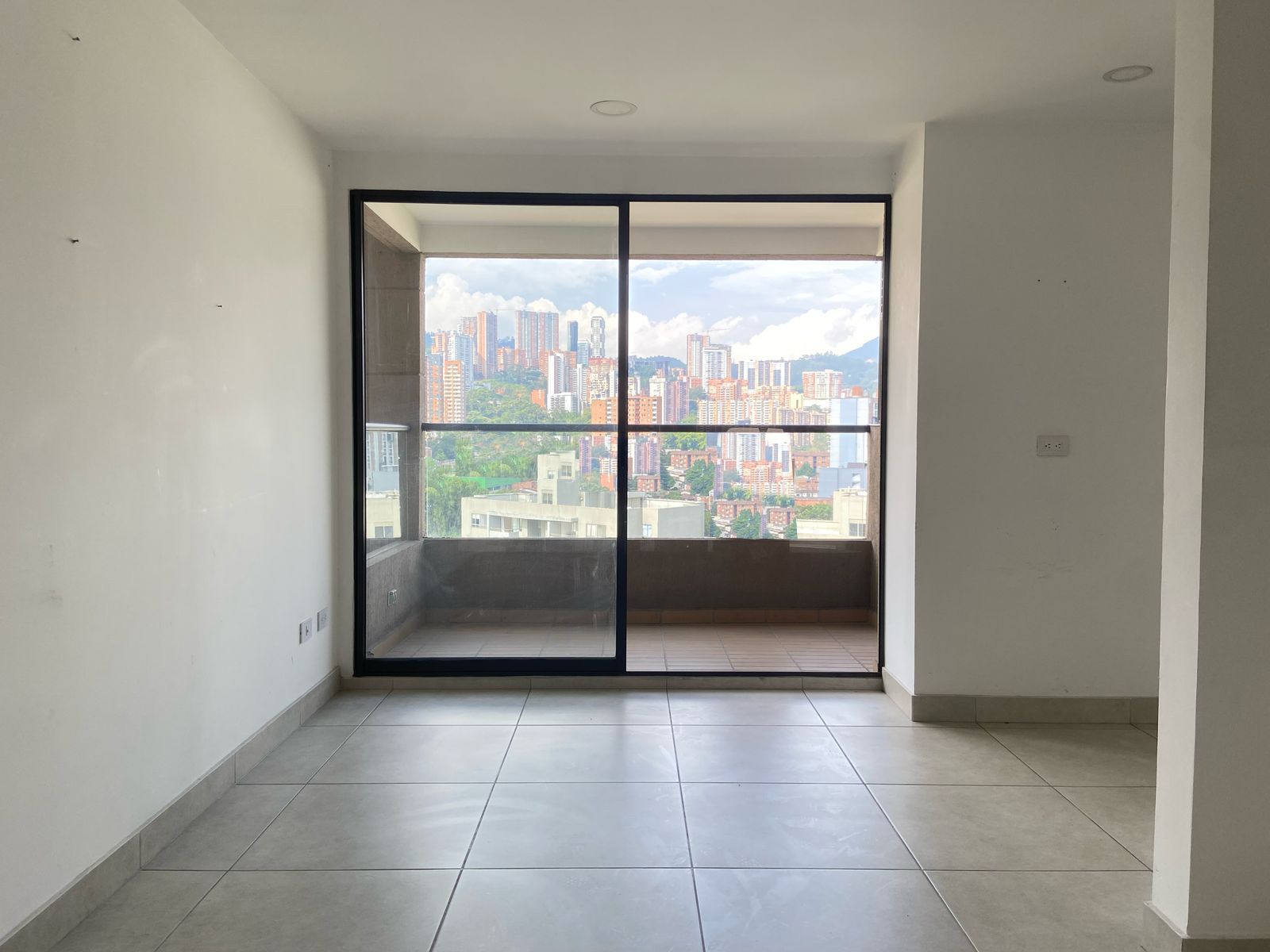 Apartamento en arriendo Antioquia Sabaneta Virgen Del Carmen 77 m2 Habitaciones 3 Baños 2 Garajes 1 Precio $3150000