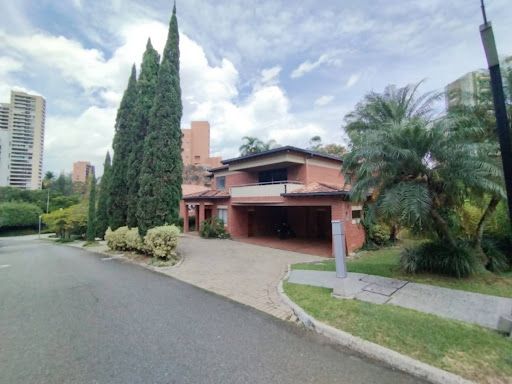Casa en arriendo Antioquia Medellín San Lucas 490 m2 Habitaciones 4 Baños 5 Garajes 3 Precio $18000000