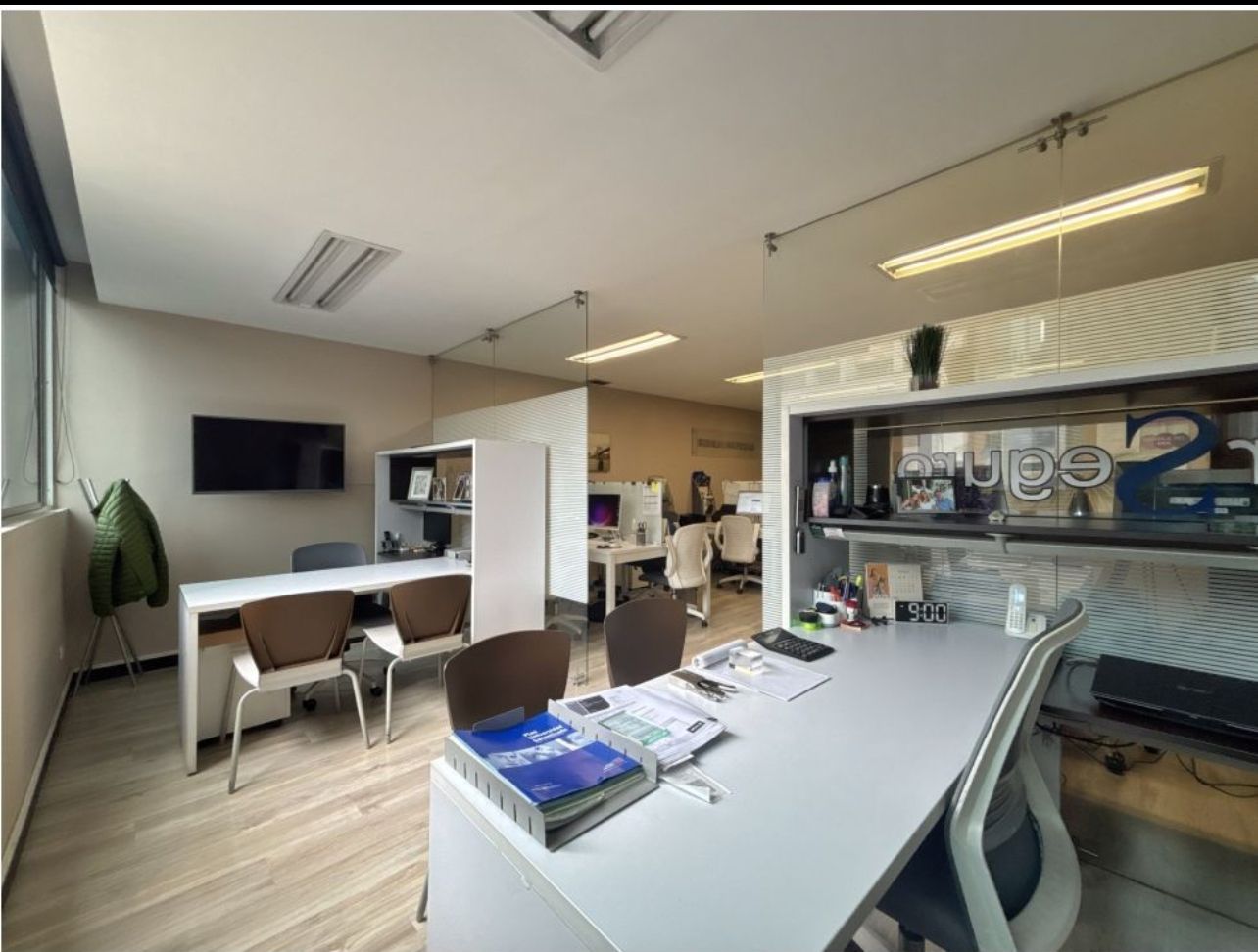 Oficina en venta Antioquia Medellín Alejandria 53 m2 Habitaciones 0 Baños 1 Garajes 2 Precio $670000000