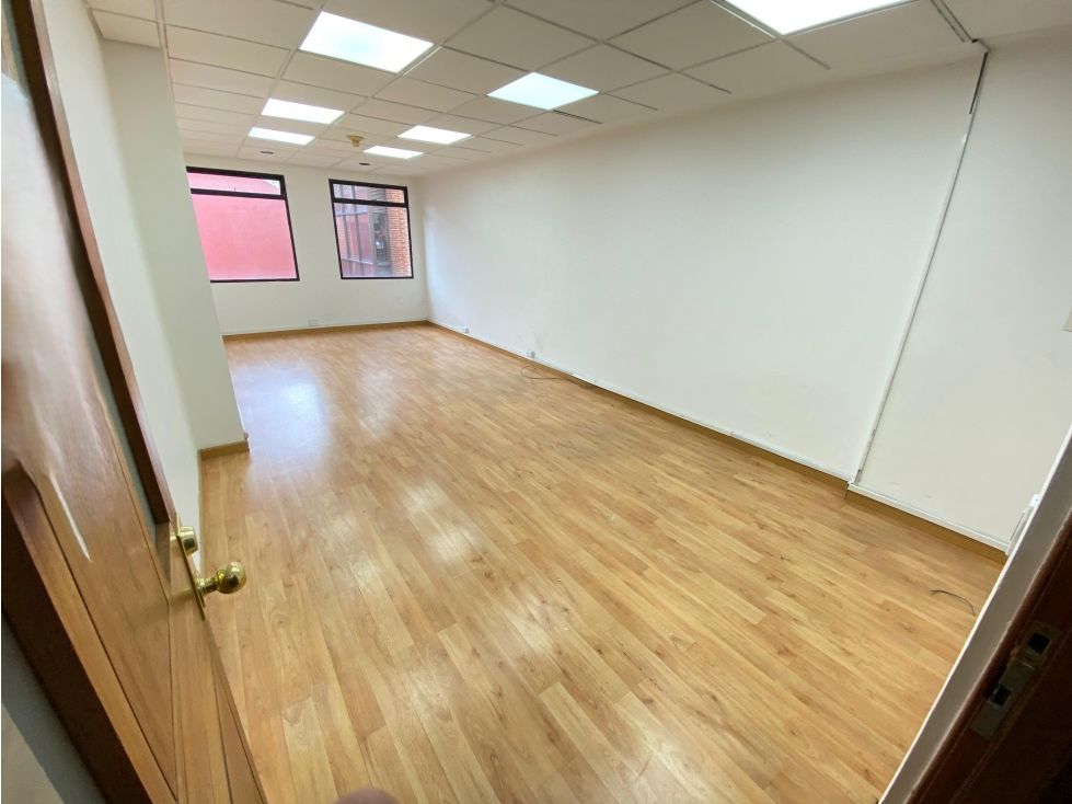 Oficina en arriendo Cundinamarca Bogotá Gustavo Restrepo 30 m2 Habitaciones 0 Baños 1 Garajes 0 Precio $2215000