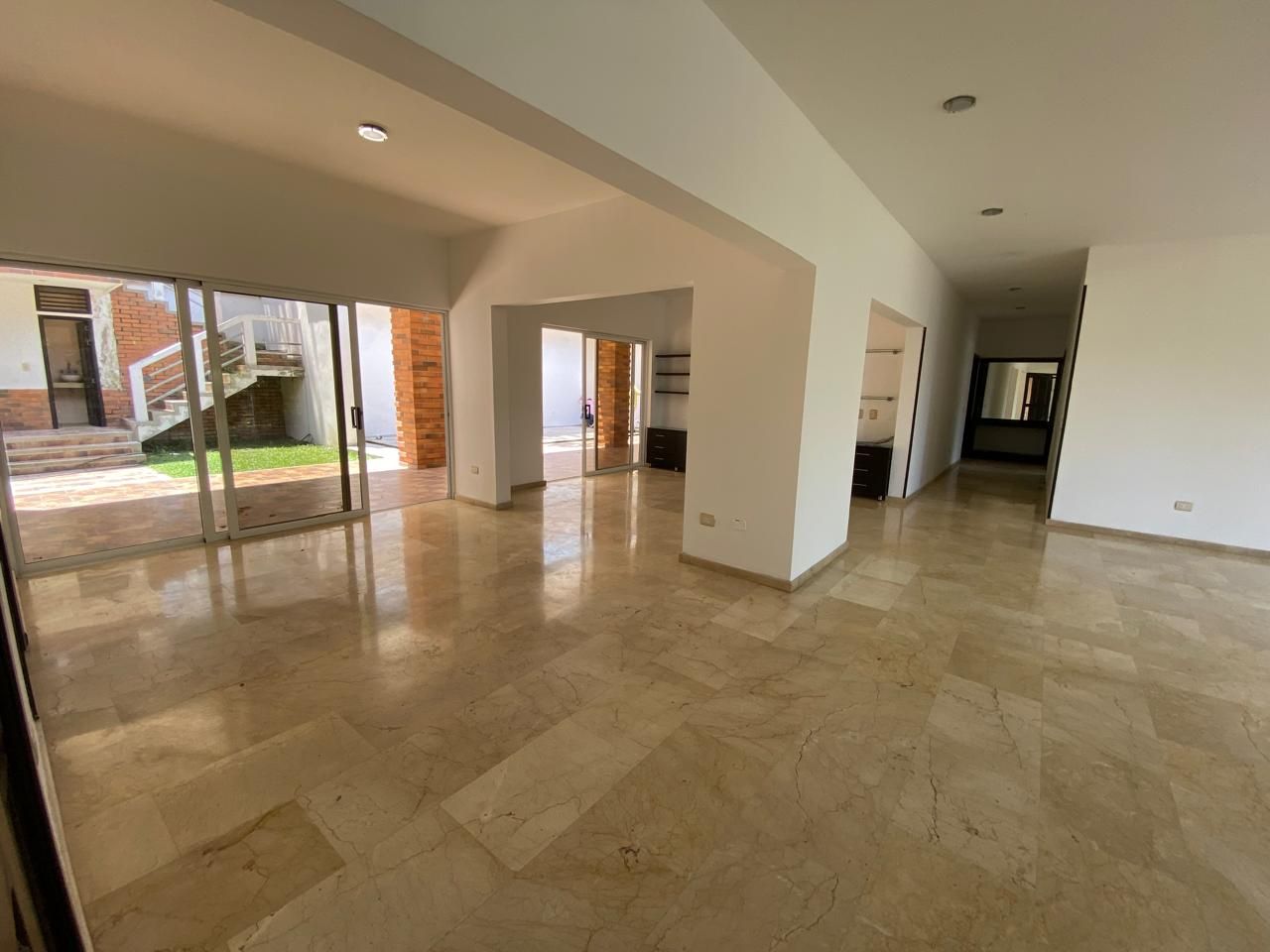Casa en arriendo Santander Floridablanca Floridablanca 730 m2 Habitaciones 3 Baños 4 Garajes 1 Precio $10300000