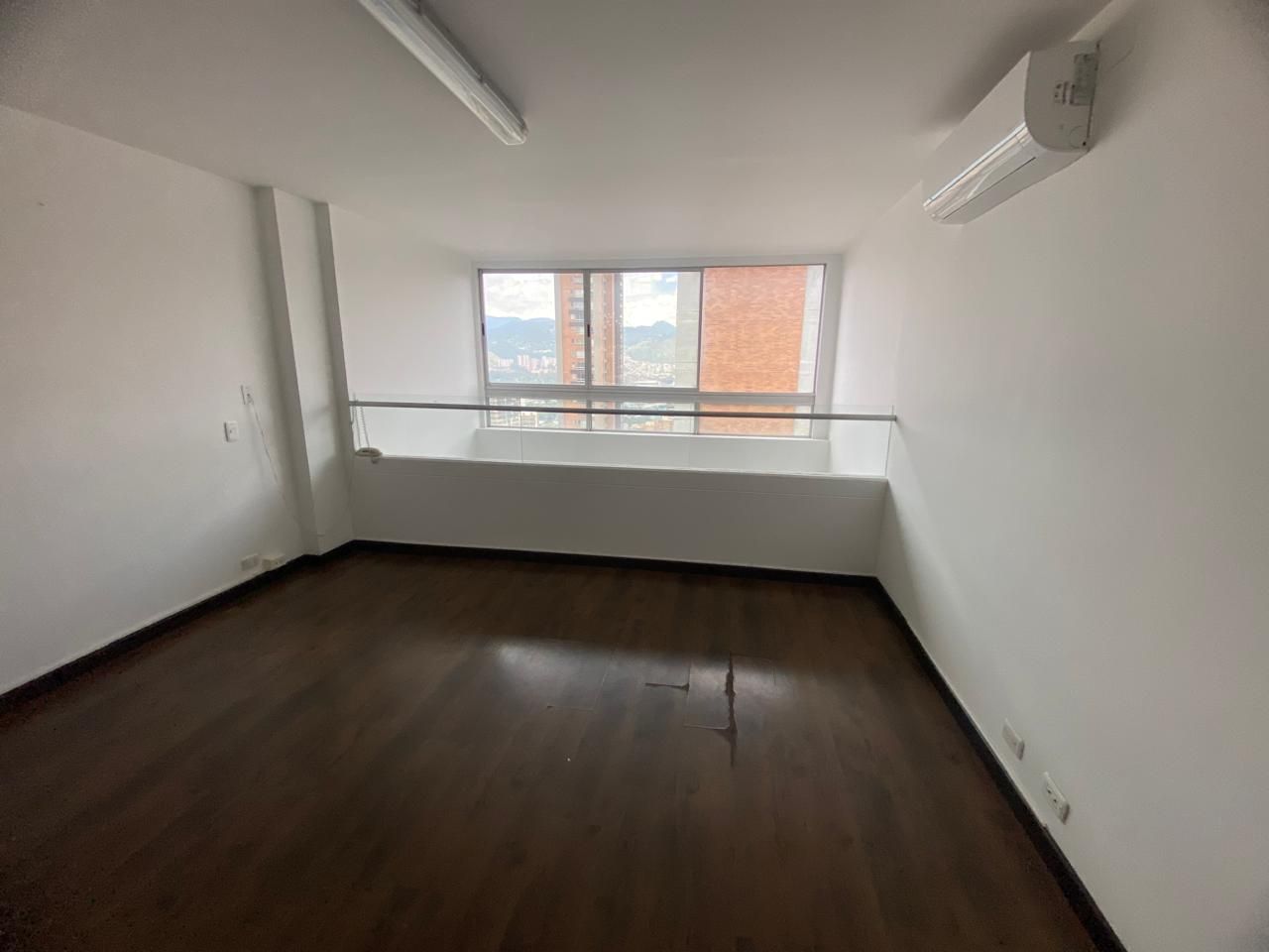 Oficina en arriendo Antioquia Medellín La Linde 54 m2 Habitaciones 0 Baños 2 Garajes 2 Precio $4000000