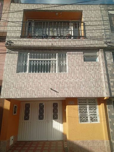 Casa en venta Cundinamarca Bogotá Arabia 245 m2 Habitaciones 5 Baños 4 Garajes 1 Precio $560000000