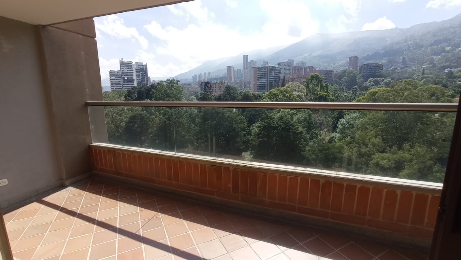 Apartamento en venta Antioquia Medellín Urbanizacion Torres De San Lucas 120 m2 Habitaciones 3 Baños 3 Garajes 2 Precio $880000000