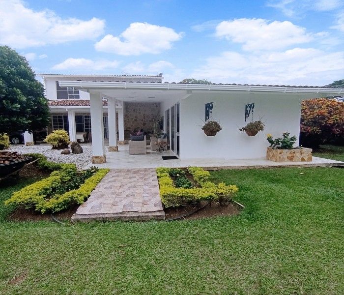 Casa en venta Valle Del Cauca Jamundí Cn Campestre Las Mercedes 322 m2 Habitaciones 3 Baños 5 Garajes 3 Precio $1800000000