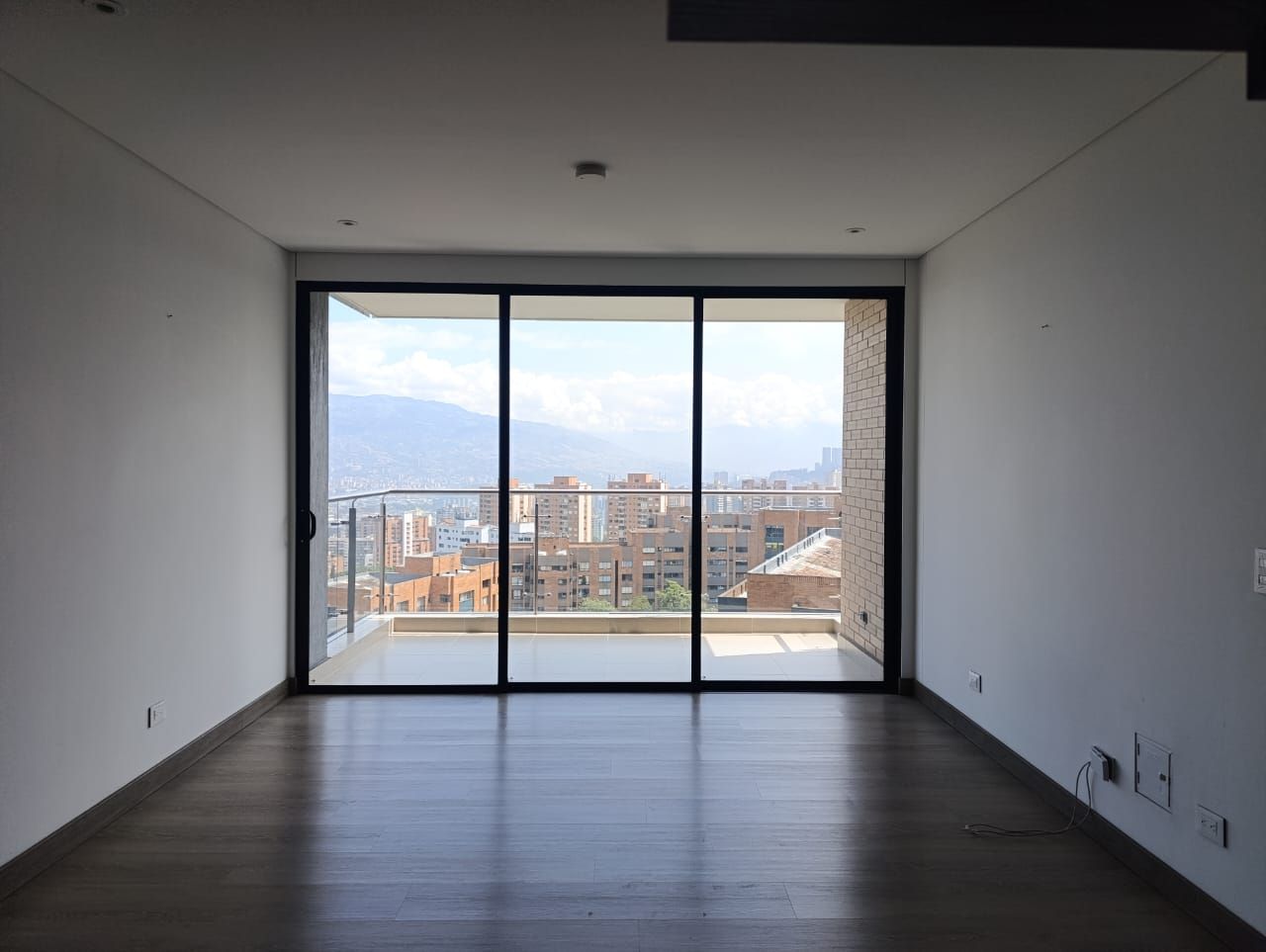 Apartamento en arriendo Antioquia Medellín El Castillo 89 m2 Habitaciones 2 Baños 3 Garajes 2 Precio $6200000