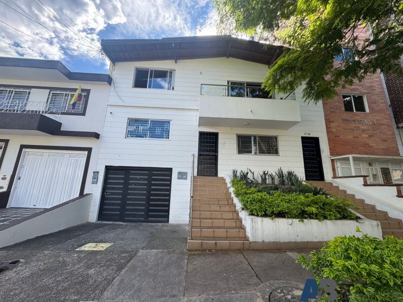 Casa en arriendo Antioquia Medellín Santa Teresita 220 m2 Habitaciones 5 Baños 3 Garajes 0 Precio $5000000