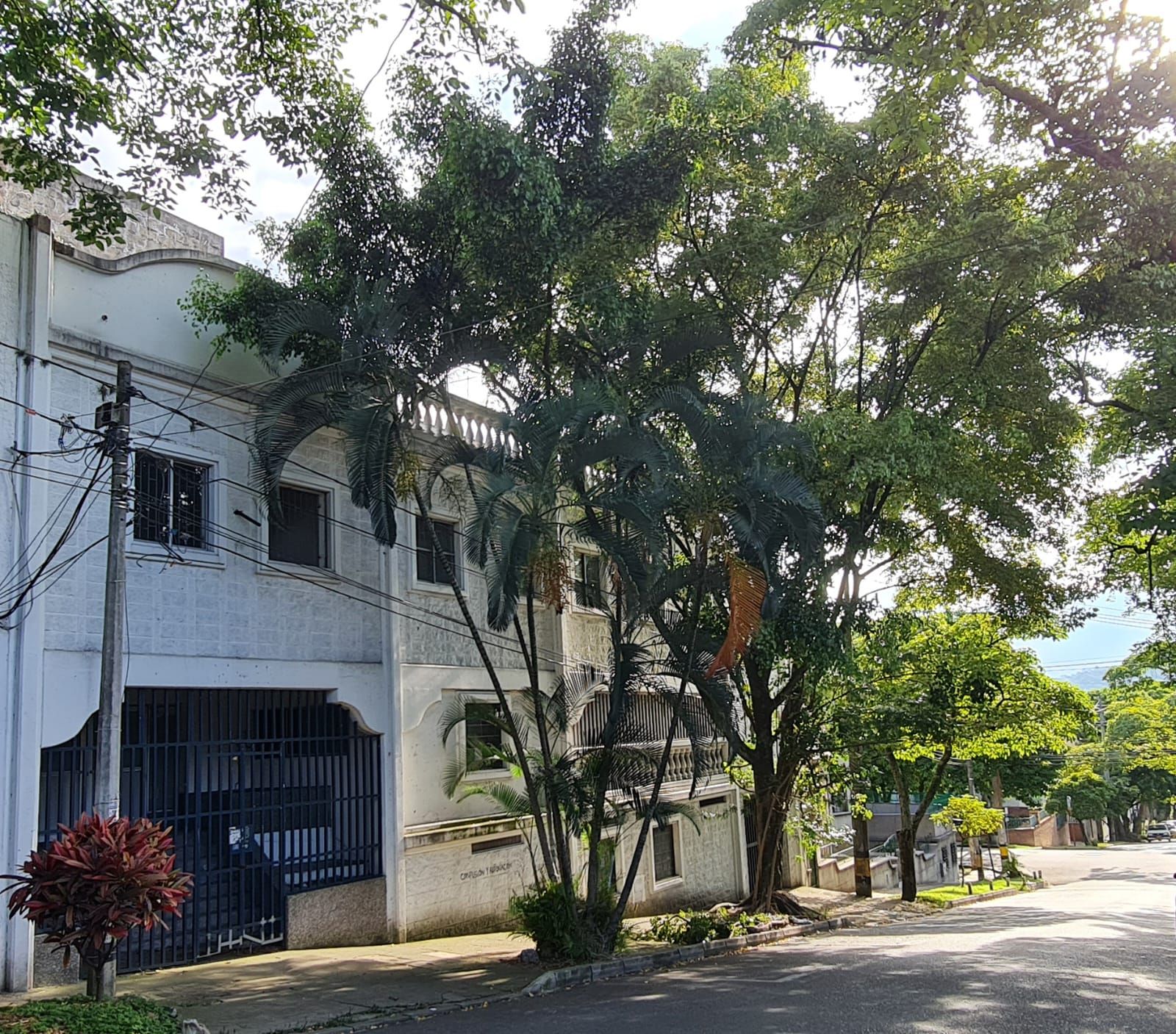 Casa en arriendo o venta Antioquia Medellín Prado 2425 m2 Habitaciones 6 Baños 6 Garajes 0 Precio venta $7481000000 Precio arriendo $74481000