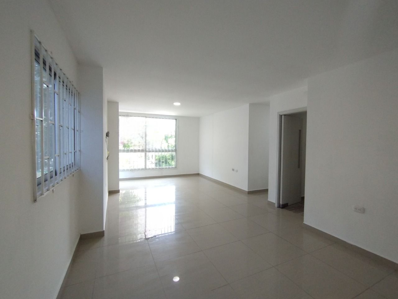 Apartamento en arriendo Atlántico Barranquilla Ciudad Jardin 98 m2 Habitaciones 3 Baños 3 Garajes 1 Precio $2500000