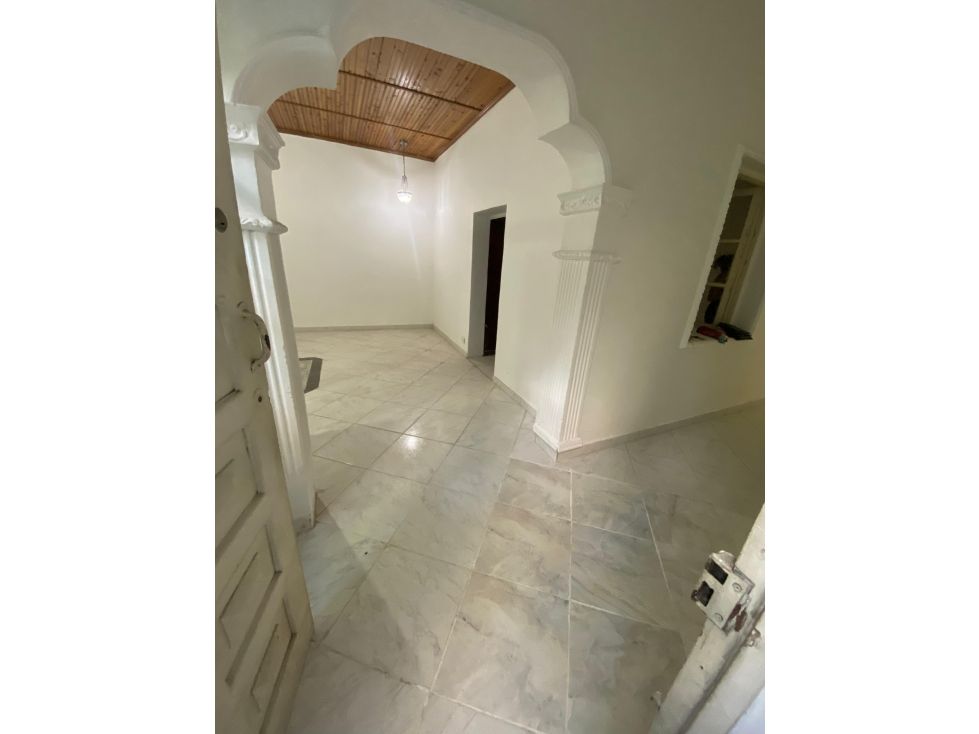 Casa en arriendo o venta Antioquia Medellín Prado 220 m2 Habitaciones 6 Baños 3 Garajes 0 Precio venta $500000000 Precio arriendo $4000000