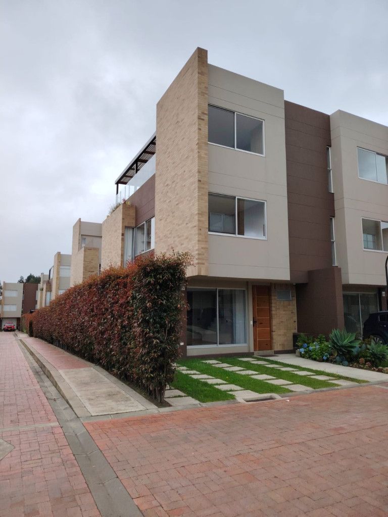 Casa en arriendo Cundinamarca Chía Cr Pino Campestre 190 m2 Habitaciones 3 Baños 4 Garajes 4 Precio $5000000