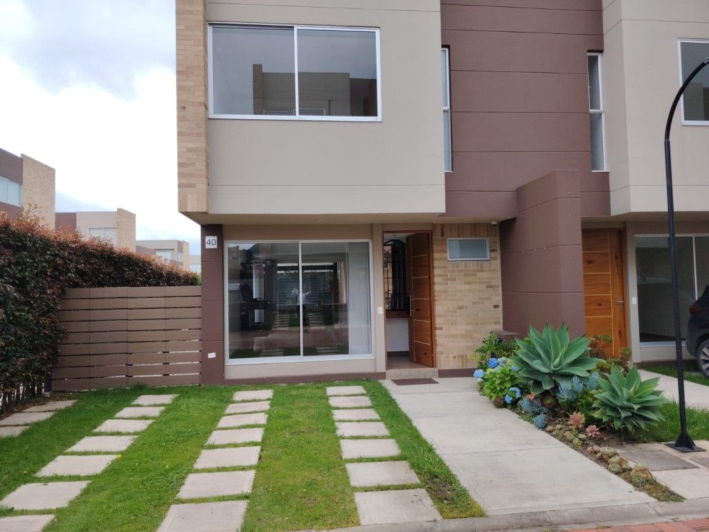 Casa en venta Cundinamarca Chía Cr Pino Campestre 190 m2 Habitaciones 3 Baños 4 Garajes 4 Precio $950000000