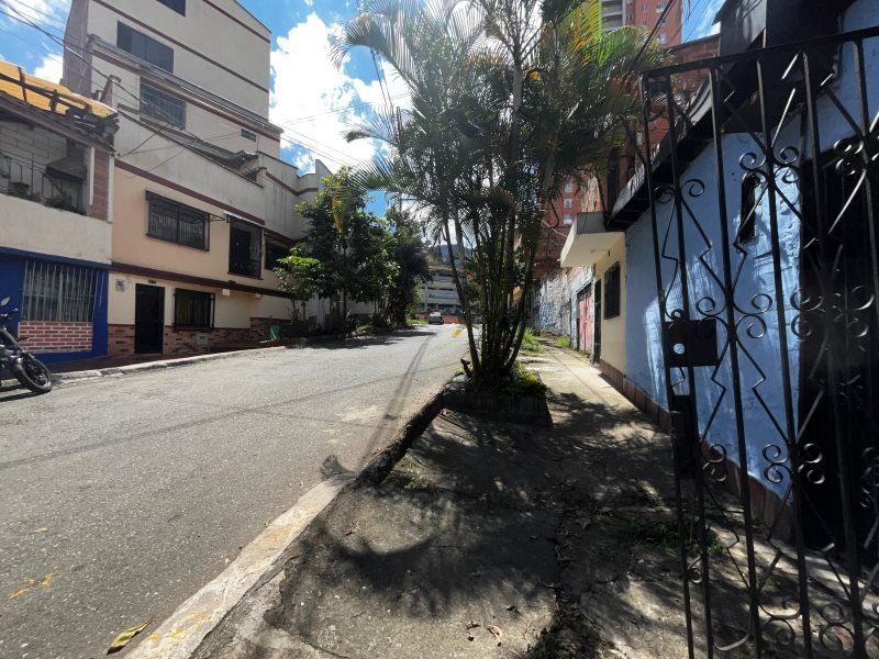 Bodega en arriendo Antioquia Medellín Los Angeles 140 m2 Habitaciones 0 Baños 2 Garajes 0 Precio $4000000