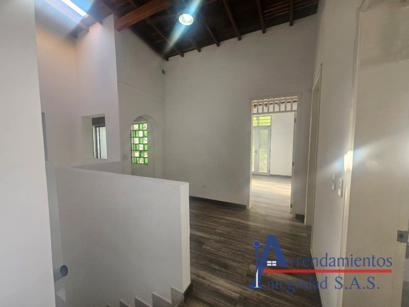 Bodega en arriendo Antioquia Medellín Laureles 110 m2 Habitaciones 0 Baños 3 Garajes 0 Precio $5500000