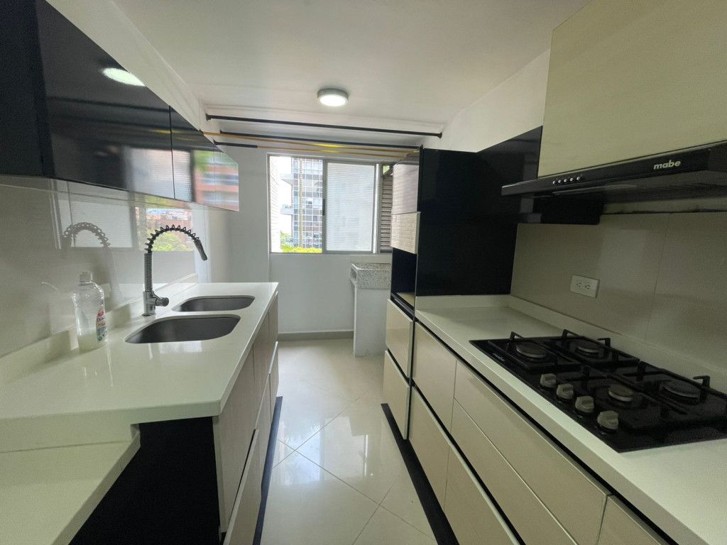 Apartamento en arriendo Antioquia Medellín Castropol 102 m2 Habitaciones 4 Baños 2 Garajes 1 Precio $5500000