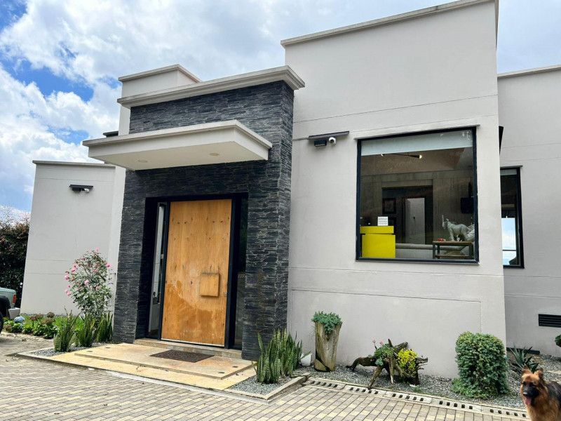 Casa en venta Antioquia La Estrella La Estrella 450 m2 Habitaciones 5 Baños 8 Garajes 4 Precio $2390000000
