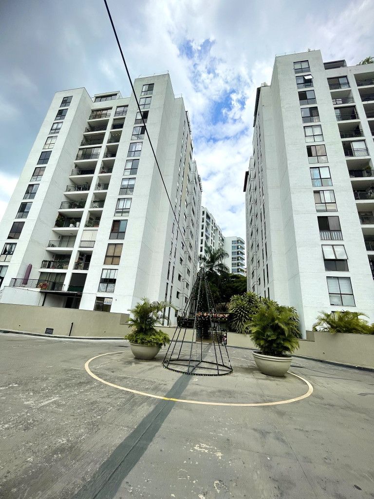 Apartamento en arriendo Valle Del Cauca Cali Terrón Colorado 125 m2 Habitaciones 3 Baños 3 Garajes 2 Precio $3800000