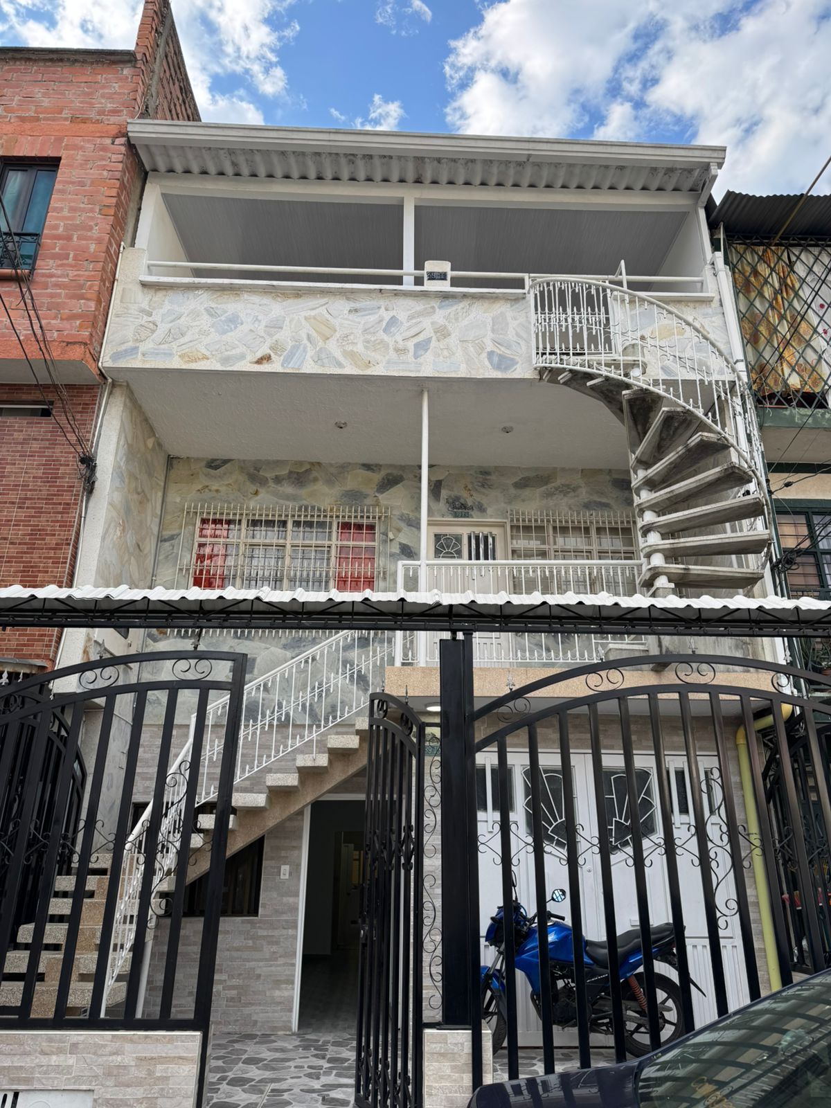 Casa en venta Valle Del Cauca Cali Santa Fé 345 m2 Habitaciones 10 Baños 4 Garajes 1 Precio $570000000