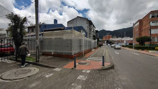 Casa en venta Cundinamarca Bogotá Polo Club 320 m2 Habitaciones 4 Baños 3 Garajes 2 Precio $1080000000