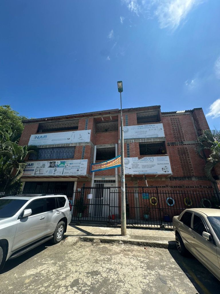 Edificio en arriendo Valle Del Cauca Cali Valle Grande 203 m2 Habitaciones 12 Baños 6 Garajes 0 Precio $3500000