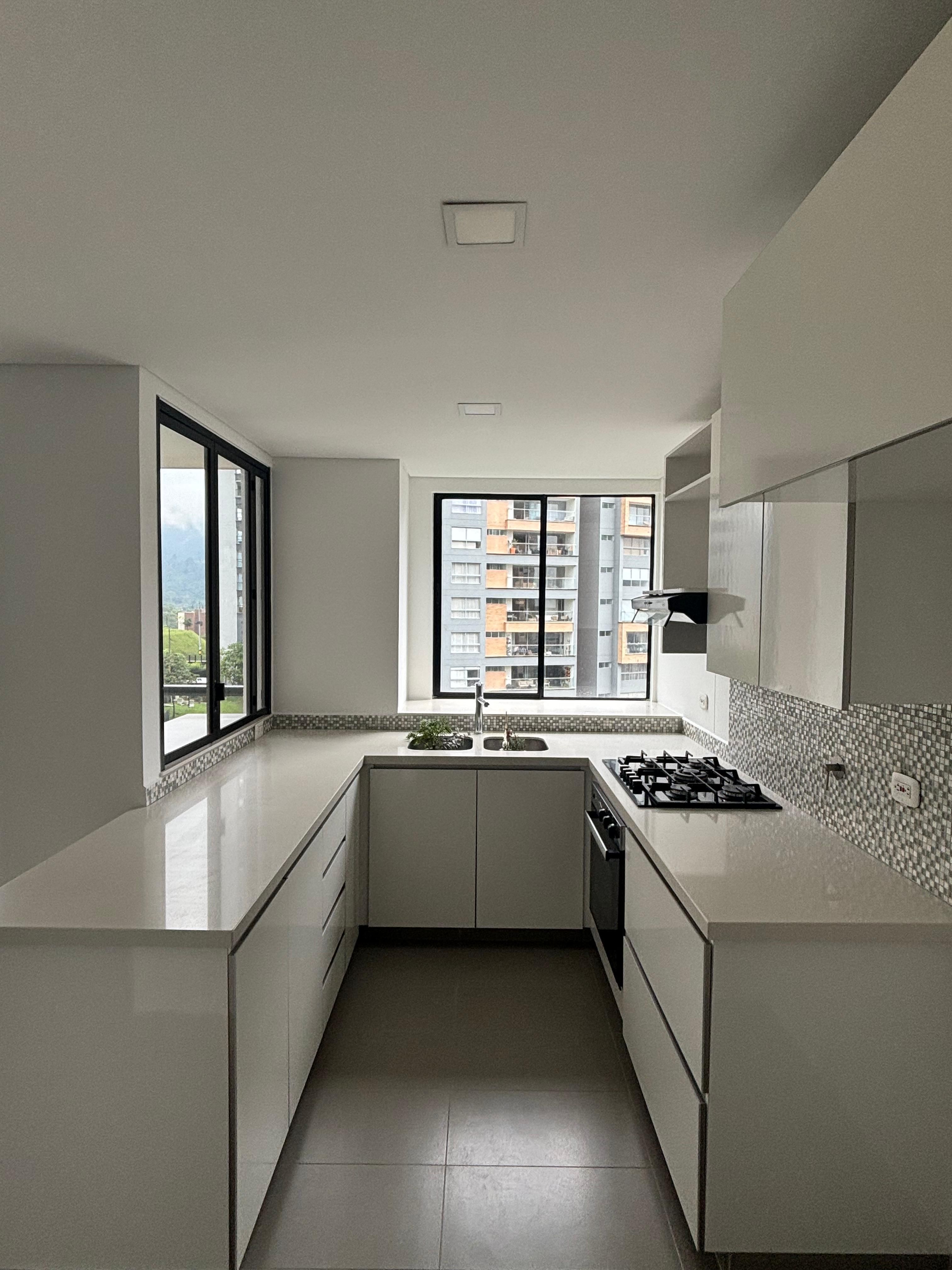 Apartamento en arriendo Antioquia Envigado Colina Campestre 98 m2 Habitaciones 3 Baños 2 Garajes 2 Precio $5000000