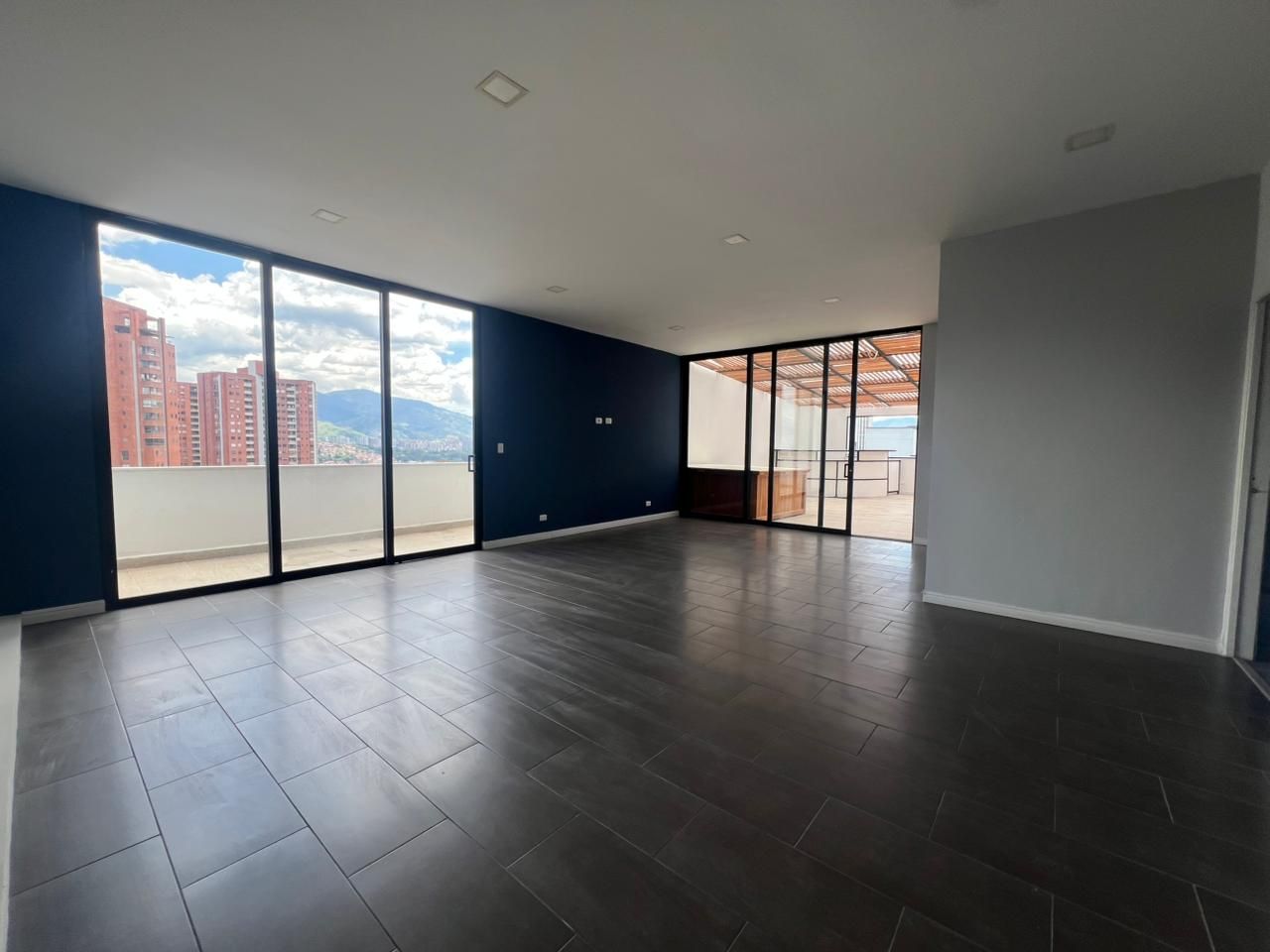 Apartamento en arriendo o venta Antioquia Medellín Santa Maria De Los Angeles 310 m2 Habitaciones 4 Baños 6 Garajes 0 Precio venta $2000000000 Precio arriendo $15200000