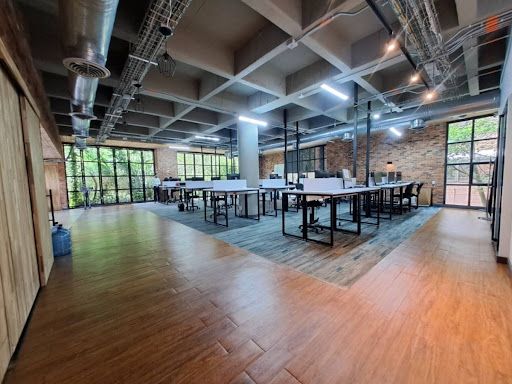 Oficina en arriendo Antioquia Medellín Las Lomas No1 300 m2 Habitaciones 0 Baños 6 Garajes 4 Precio $22500000