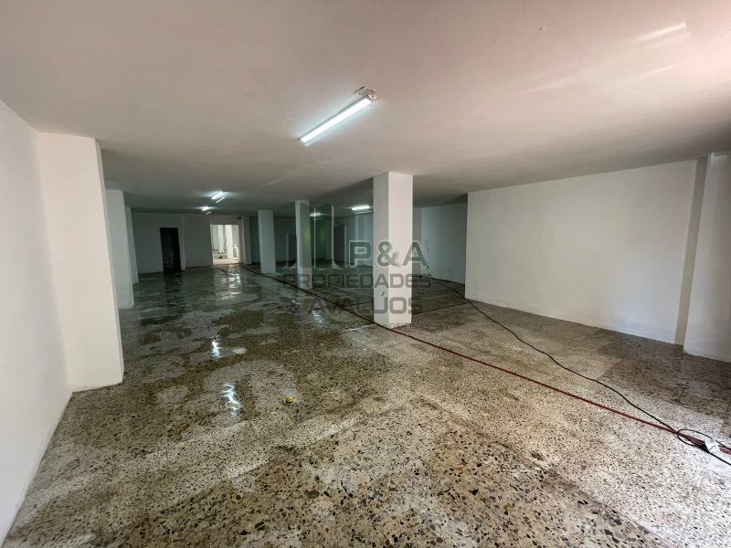 Local en arriendo Antioquia Medellín La Floresta 330 m2 Habitaciones 0 Baños 1 Garajes 0 Precio $10500000