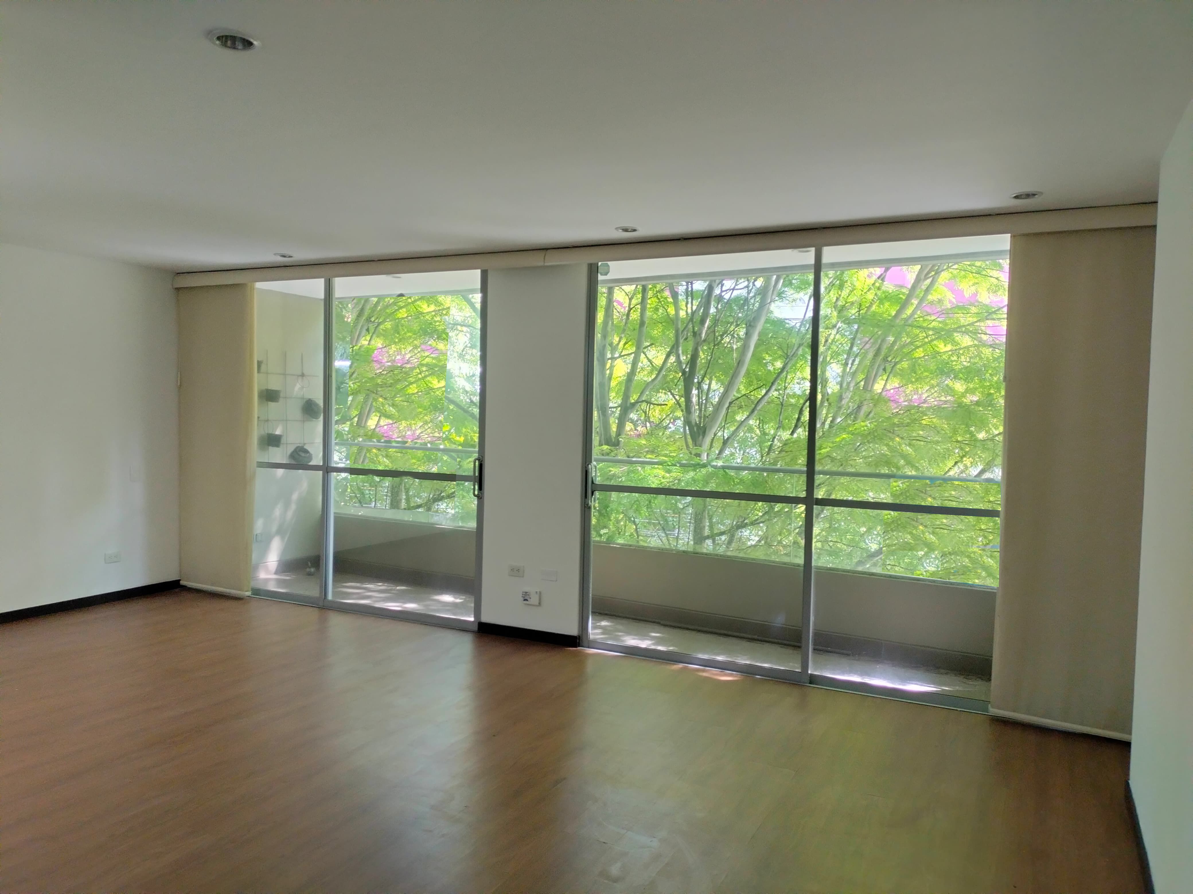 Apartamento en arriendo Antioquia Medellín Chile 57 m2 Habitaciones 1 Baños 2 Garajes 1 Precio $4150000