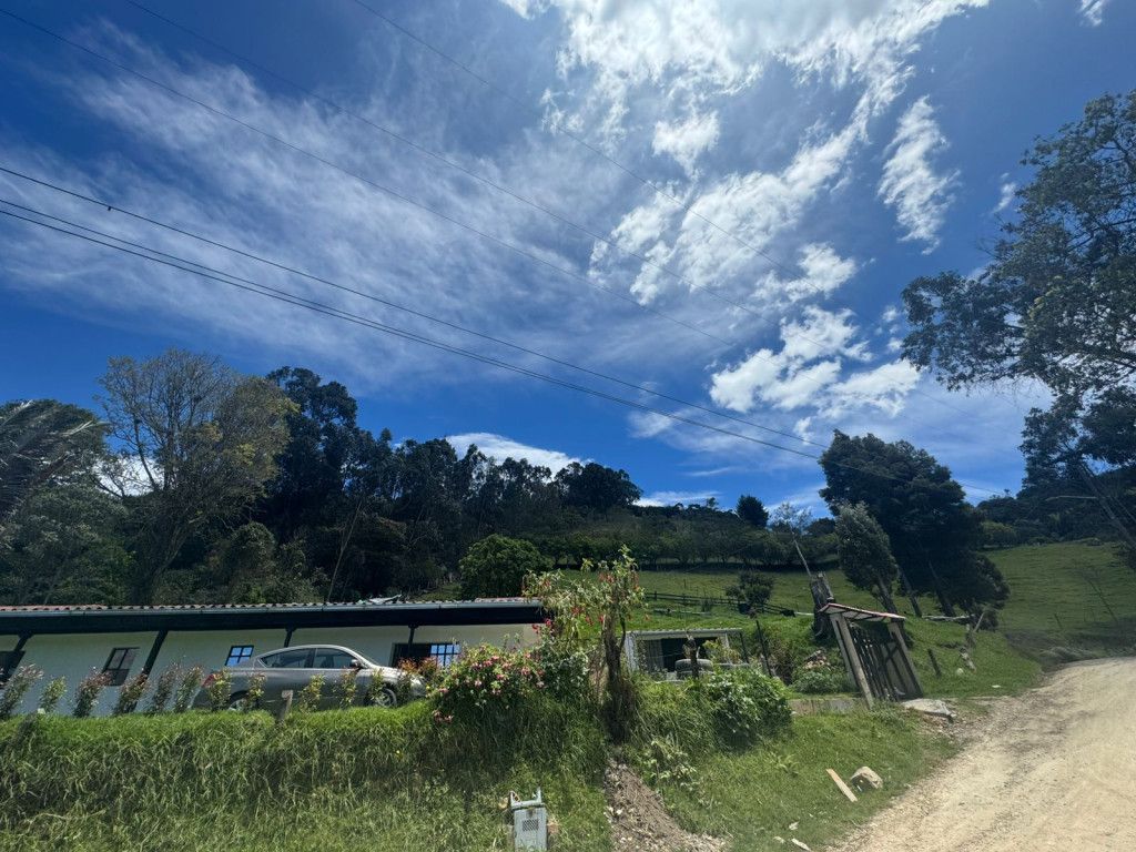 Finca en venta Cundinamarca Sibaté Sibate 70 m2 Habitaciones 6 Baños 2 Garajes 2 Precio $1400000000