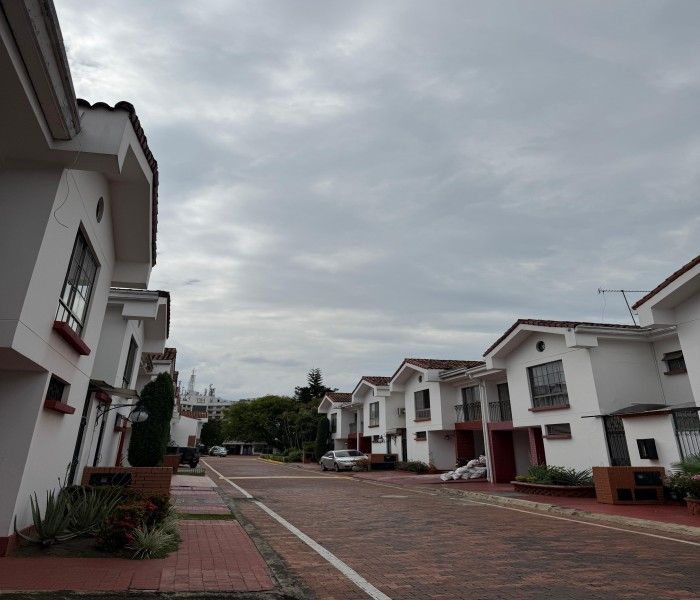 Casa en venta Valle Del Cauca Cali Ciudadela Campestre 216 m2 Habitaciones 4 Baños 5 Garajes 3 Precio $950000000