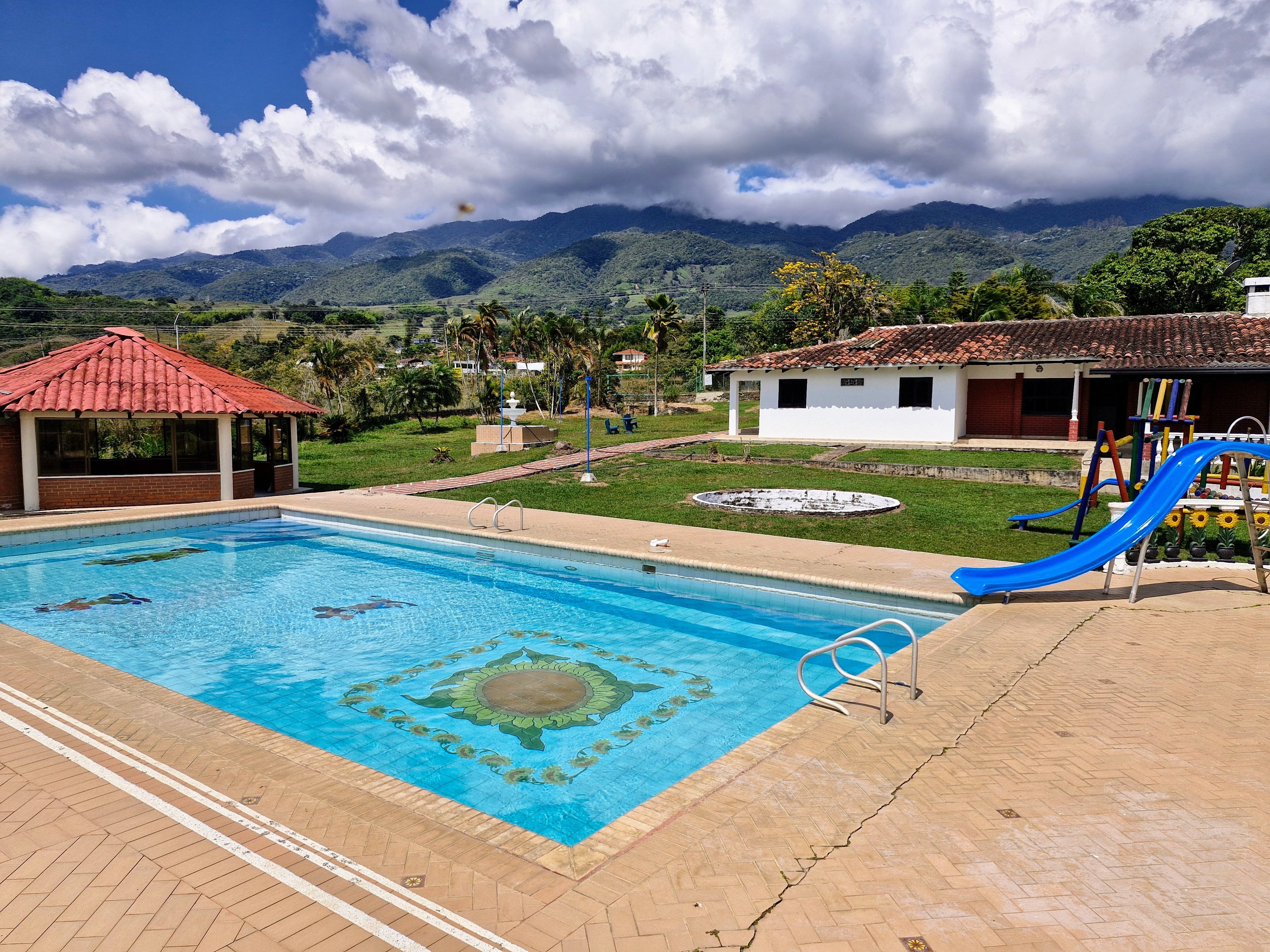 Finca en venta Valle Del Cauca Calima Calima 400 m2 Habitaciones 3 Baños 1 Garajes 15 Precio $2100000000