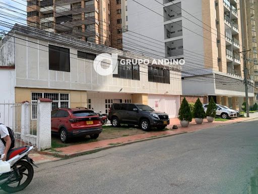 Casa en arriendo o venta Santander Bucaramanga Cabecera Del Llano 500 m2 Habitaciones 4 Baños 3 Garajes 2 Precio venta $2300000000 Precio arriendo $20000000
