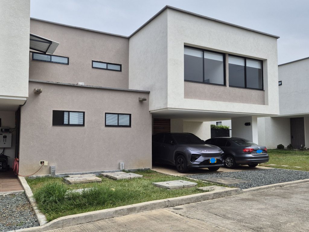 Casa en venta Valle Del Cauca Cali Nn 227 m2 Habitaciones 3 Baños 4 Garajes 2 Precio $1500000000