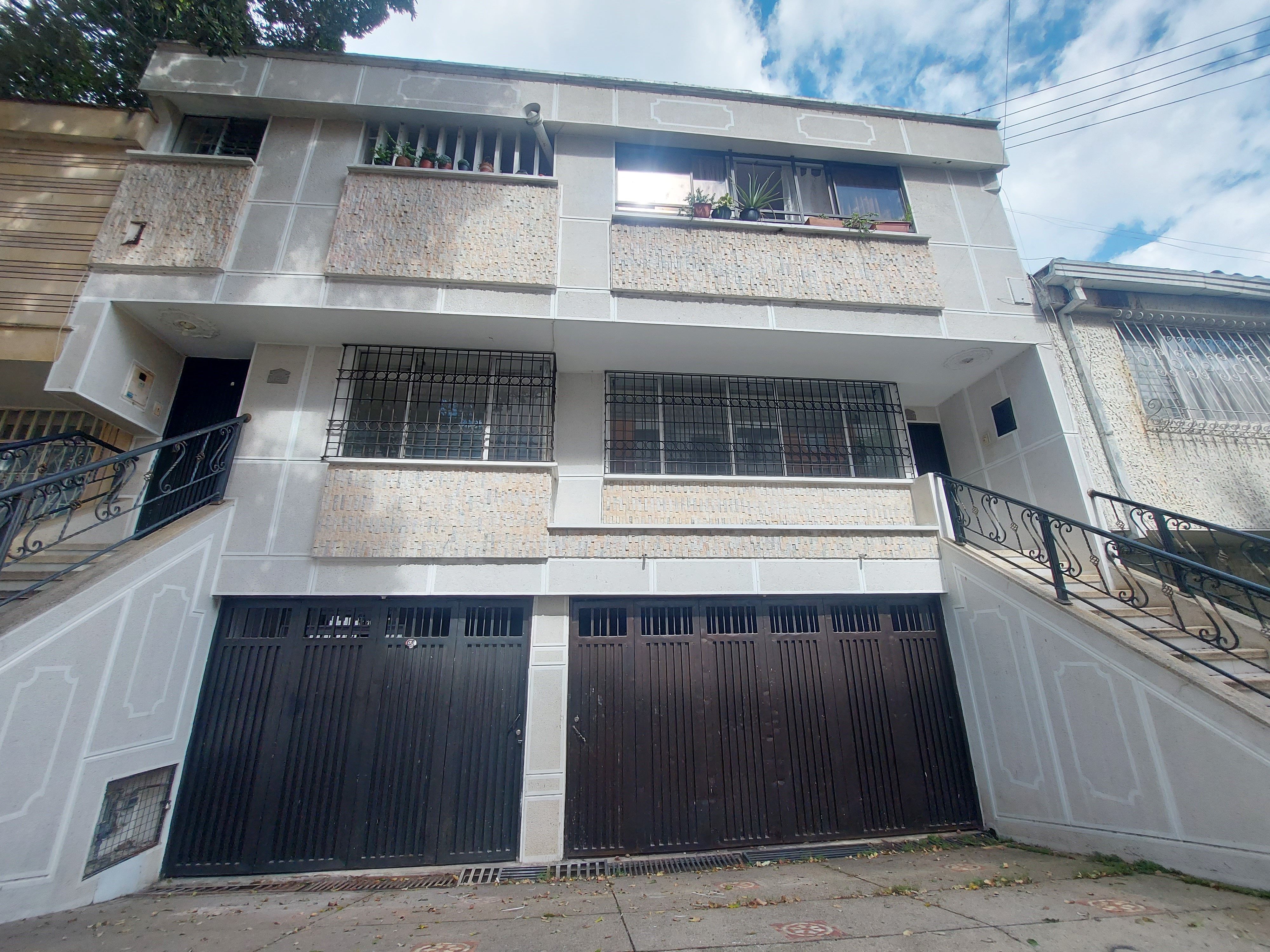 Casa en venta Santander Bucaramanga Las Olas 220 m2 Habitaciones 4 Baños 3 Garajes 2 Precio $740000000