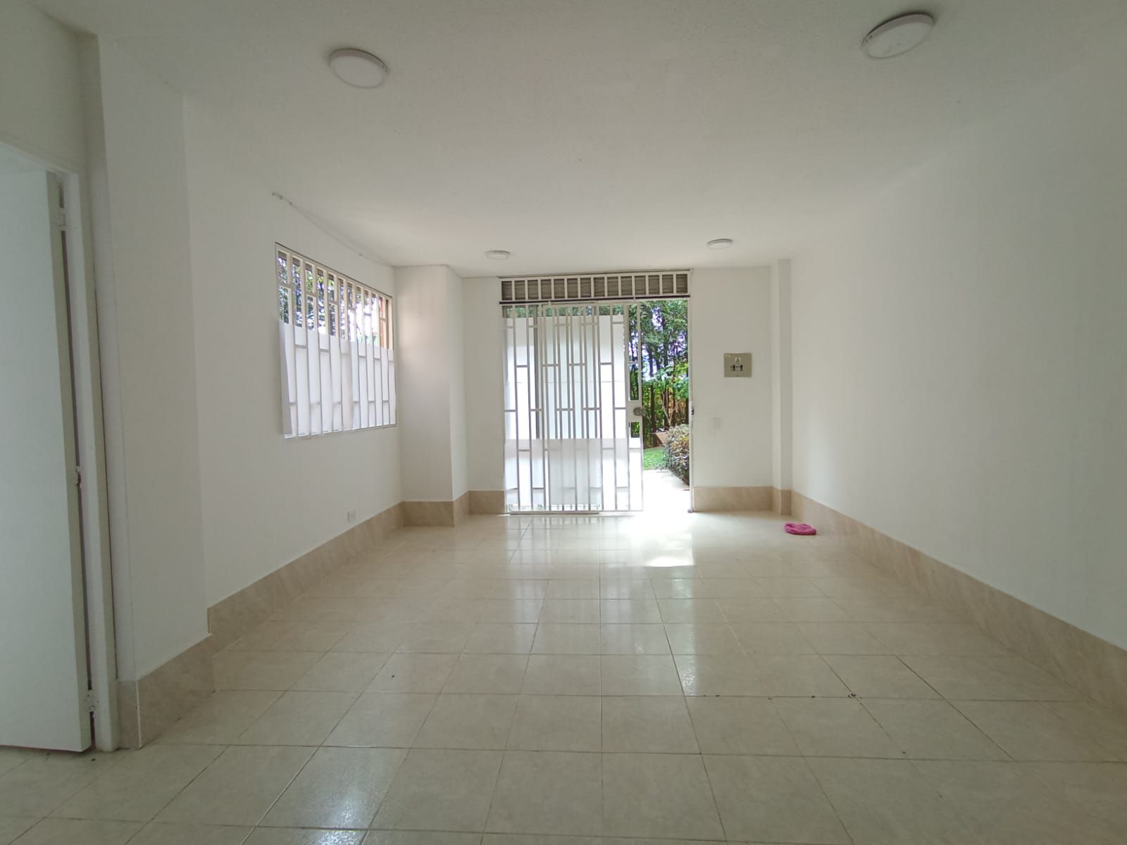 Local en venta Antioquia Medellín Panorama 42 m2 Habitaciones 0 Baños 1 Garajes 0 Precio $365000000